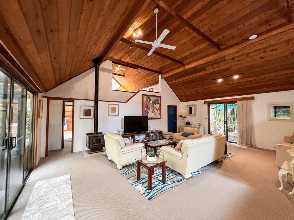Lake Russell Retreat Emerald Beach Exterior photo